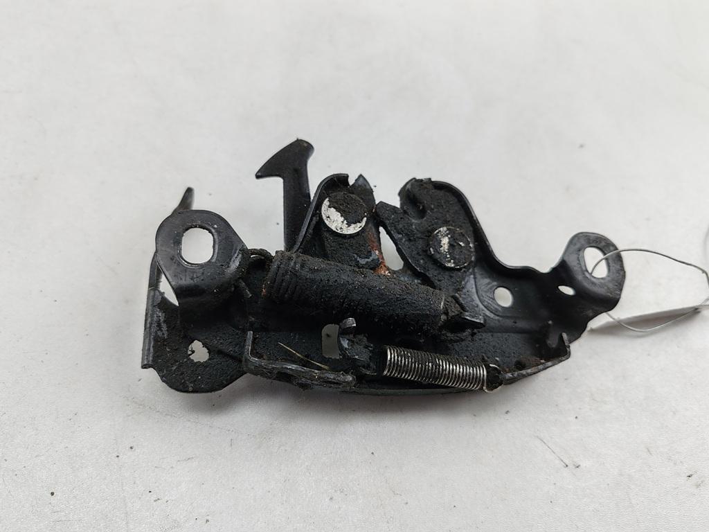 Замок капота