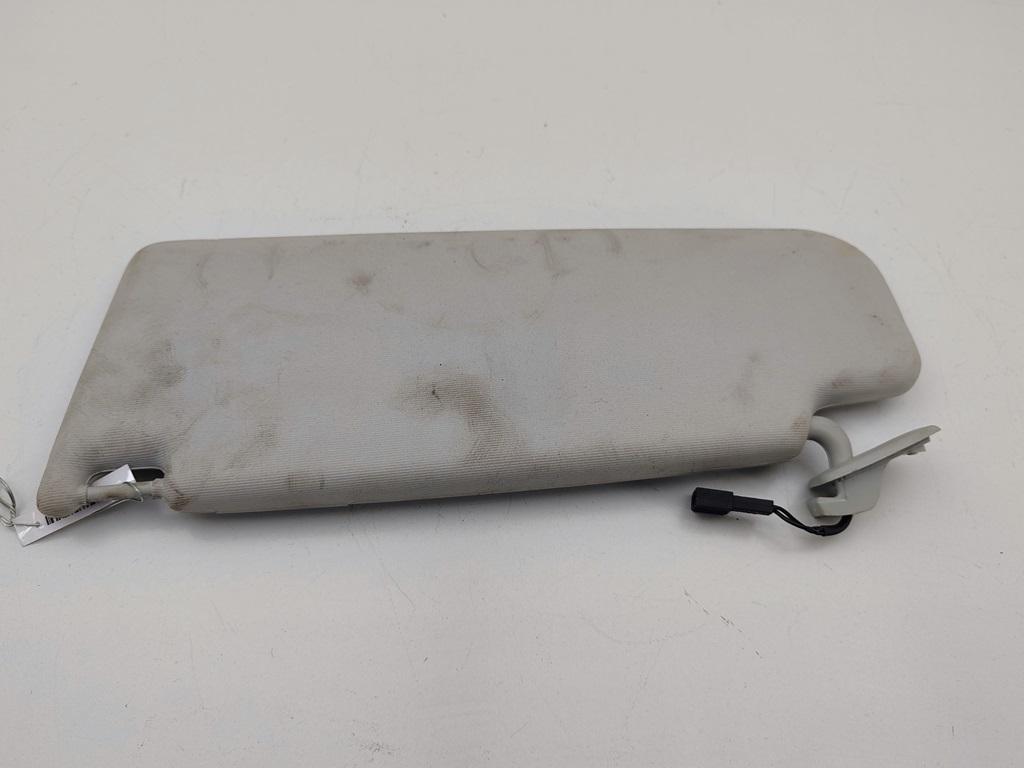 Козырек солнцезащитный правый