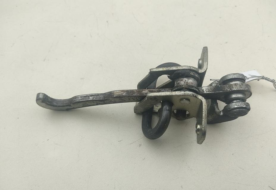 Ограничитель открывания двери задней