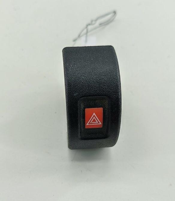 Кнопка аварийной сигнализации (аварийки)