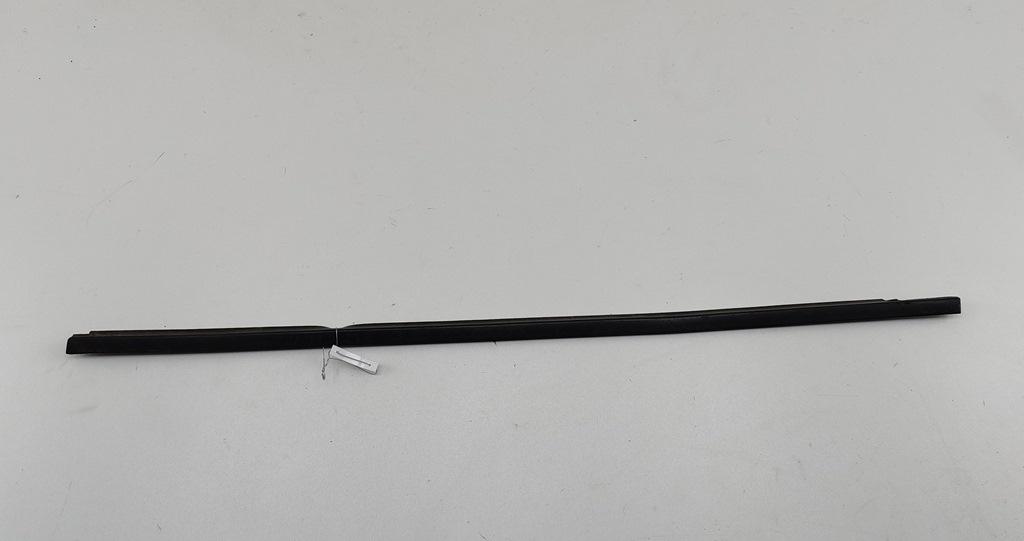 Молдинг стекла двери передней левой наружный