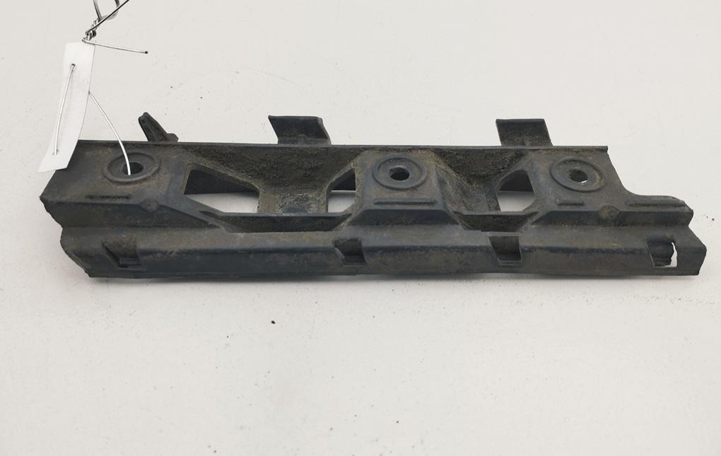 Кронштейн бампера переднего