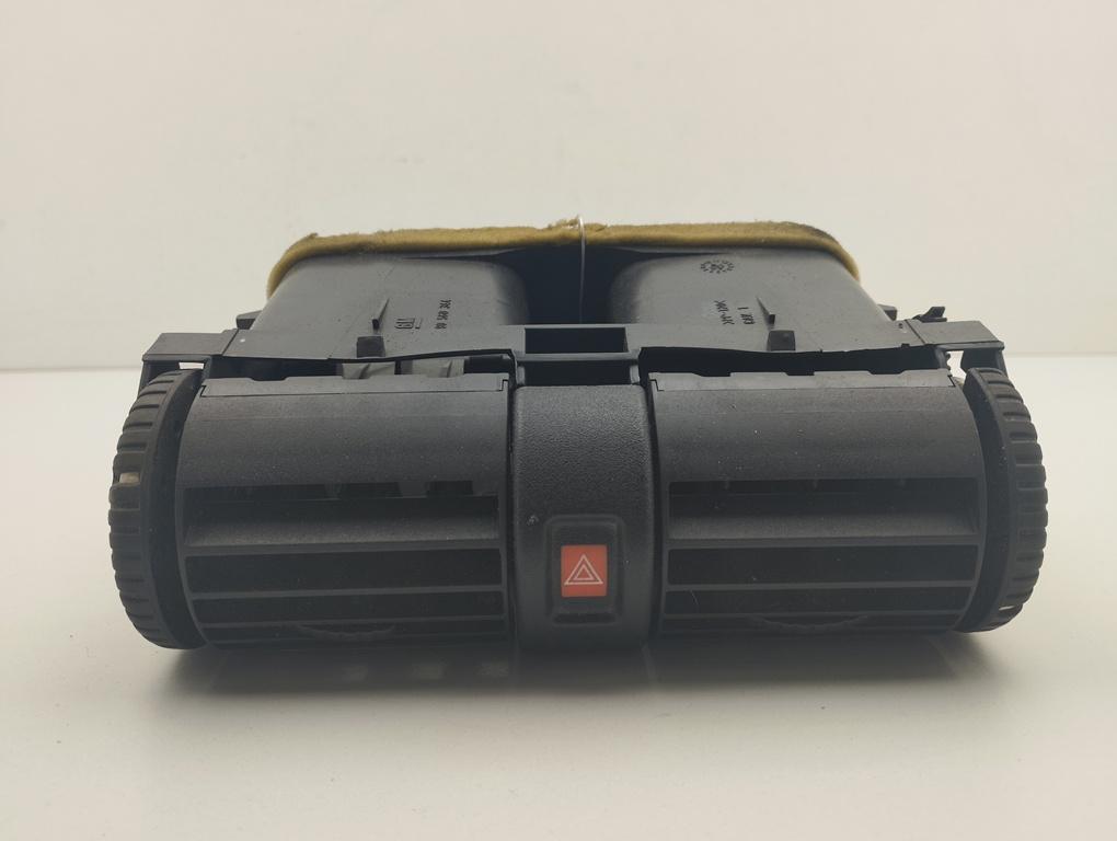 Кнопка аварийной сигнализации (аварийки)