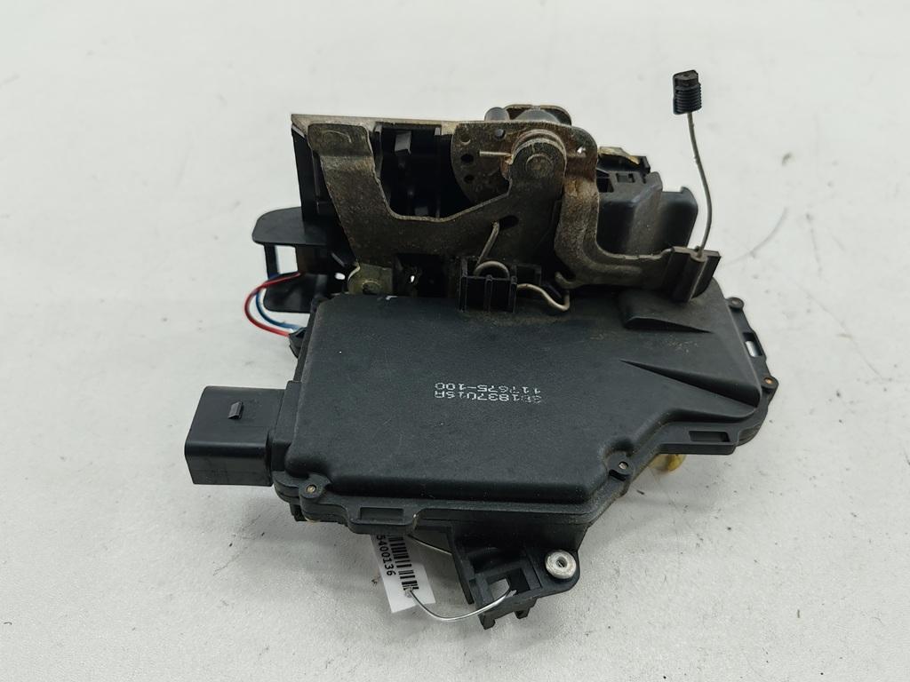 Замок двери передней правой