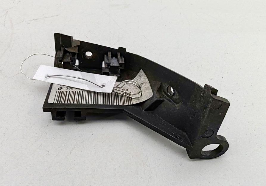 Кронштейн бампера переднего