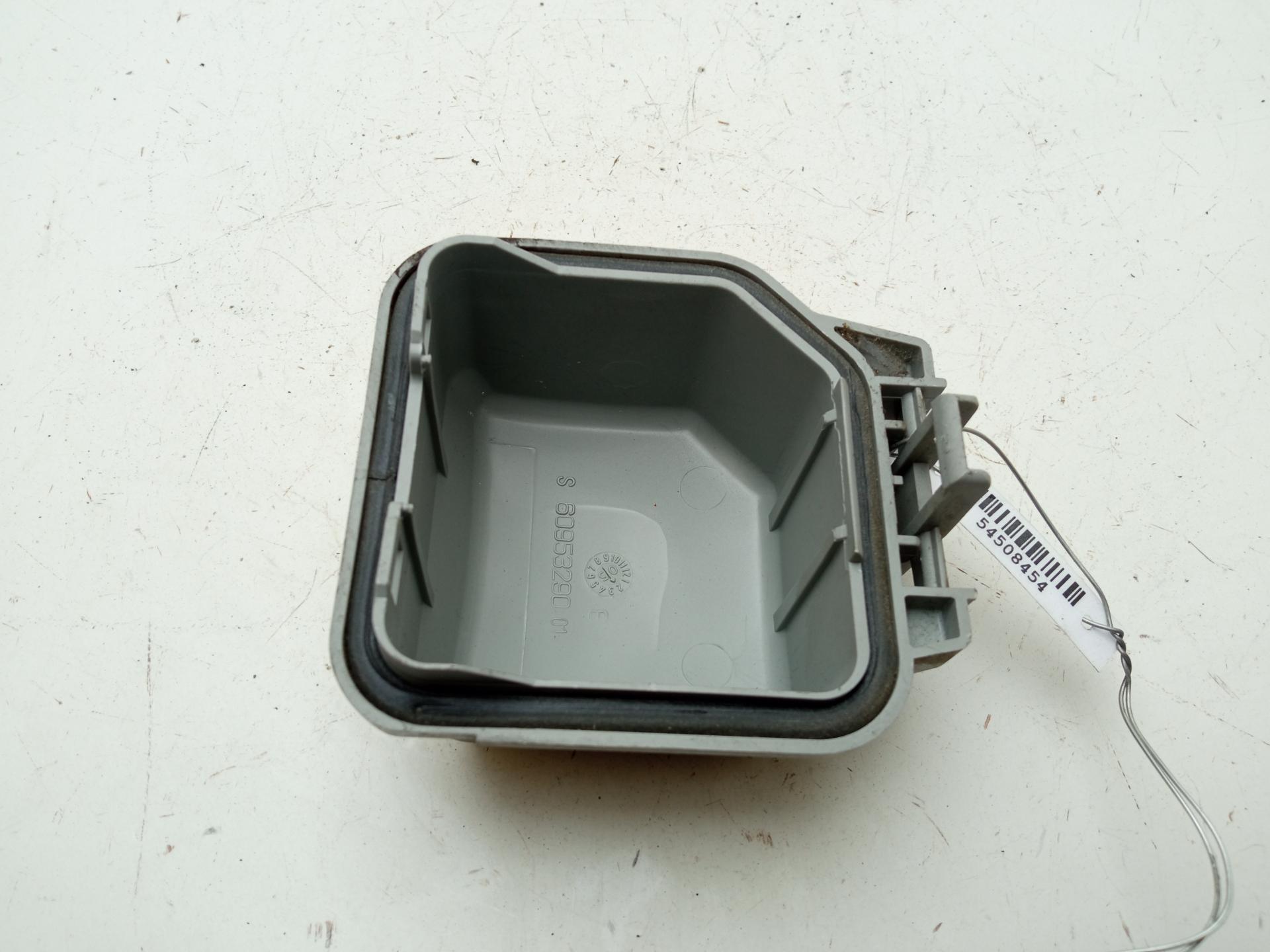 Крышка фары левой