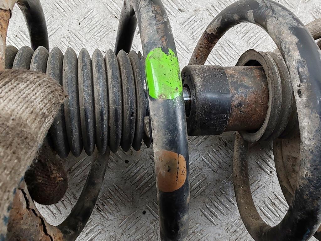 Амортизатор передний правый