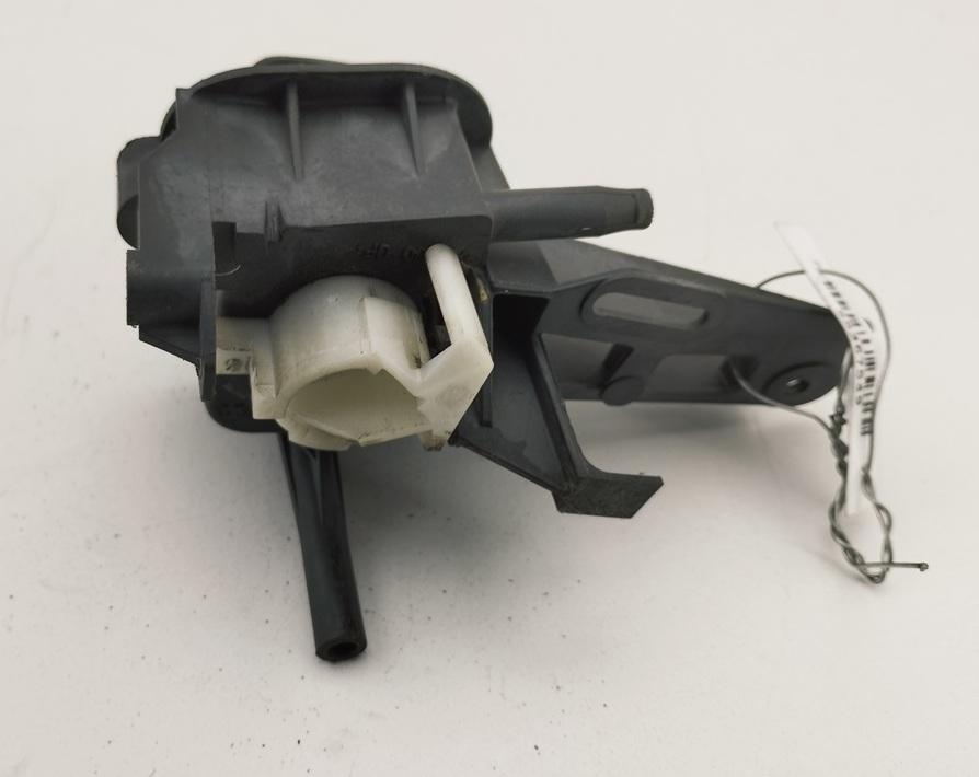 Кнопка открывания багажника