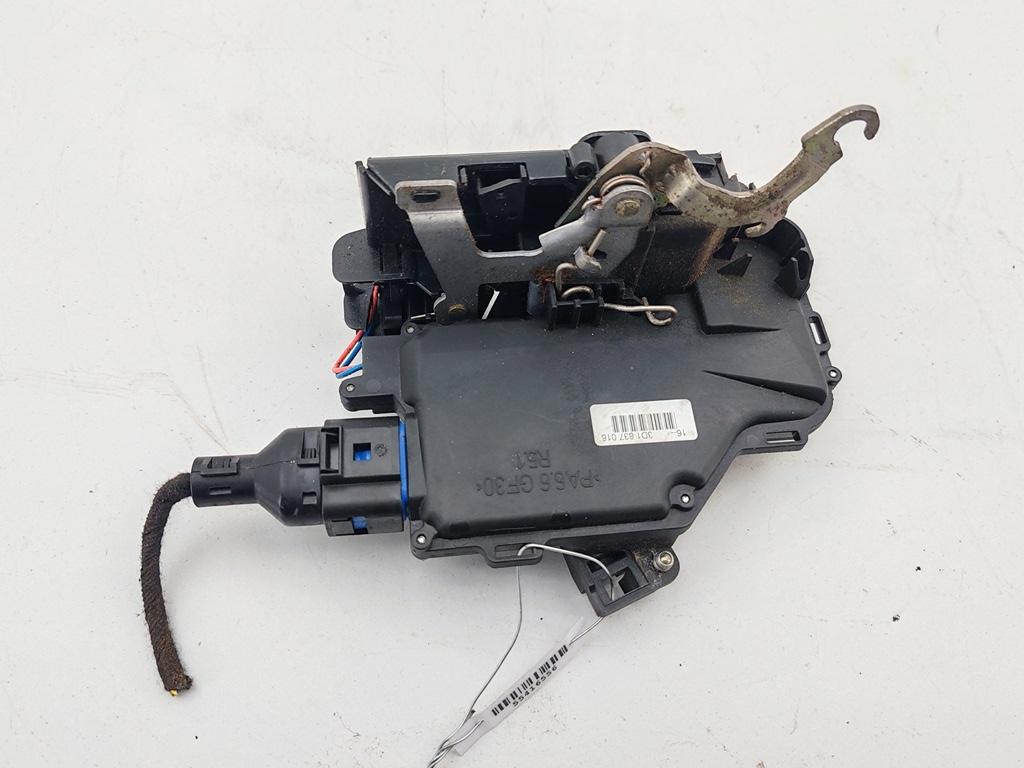 Замок двери передней правой