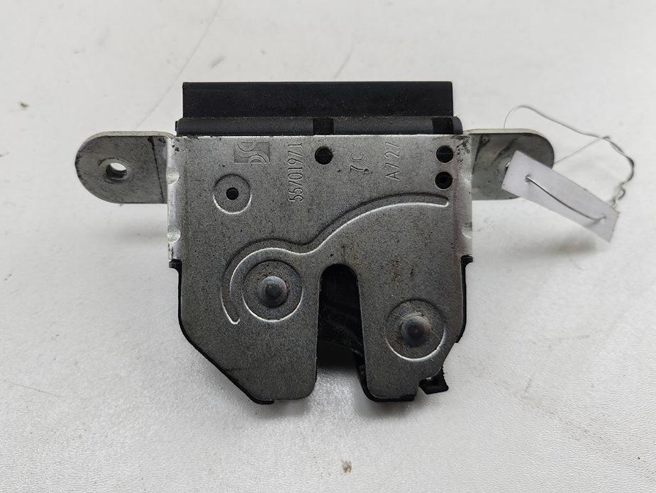Замок багажника