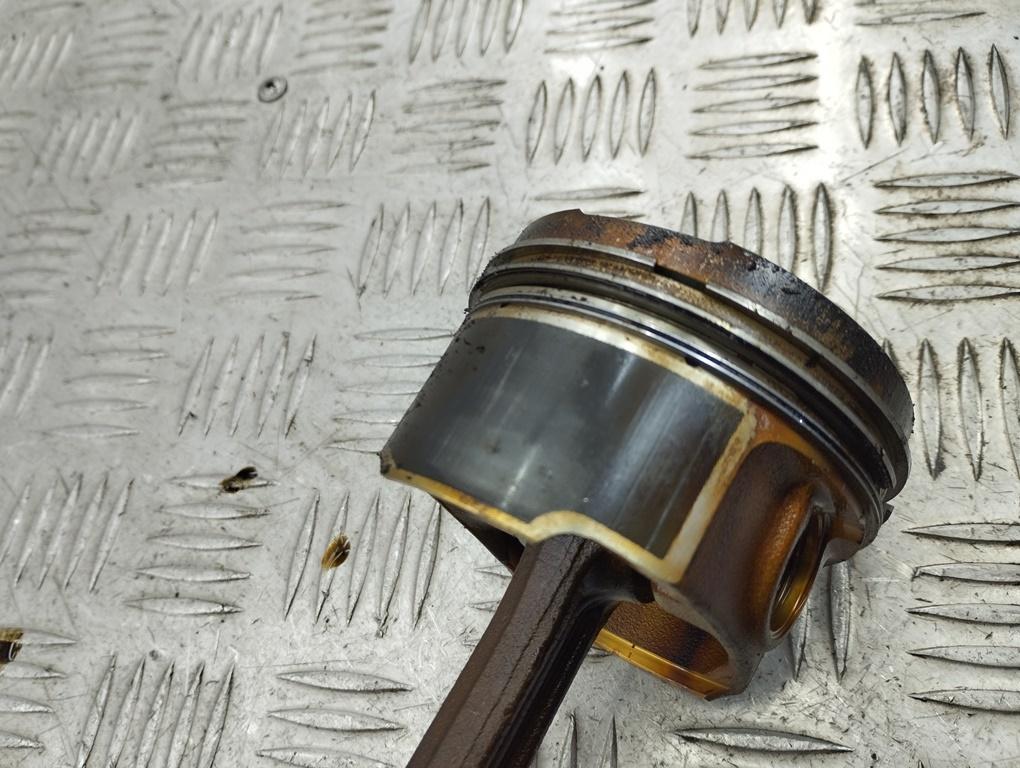 Поршень с шатуном